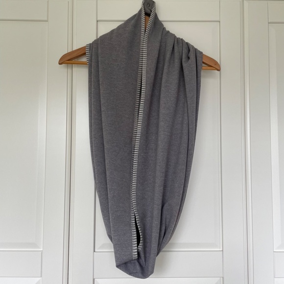 Lululemon Grey and White Striped Vinyasa Scarf/Wrap *Rulu, One Size - Picture 8 of 11